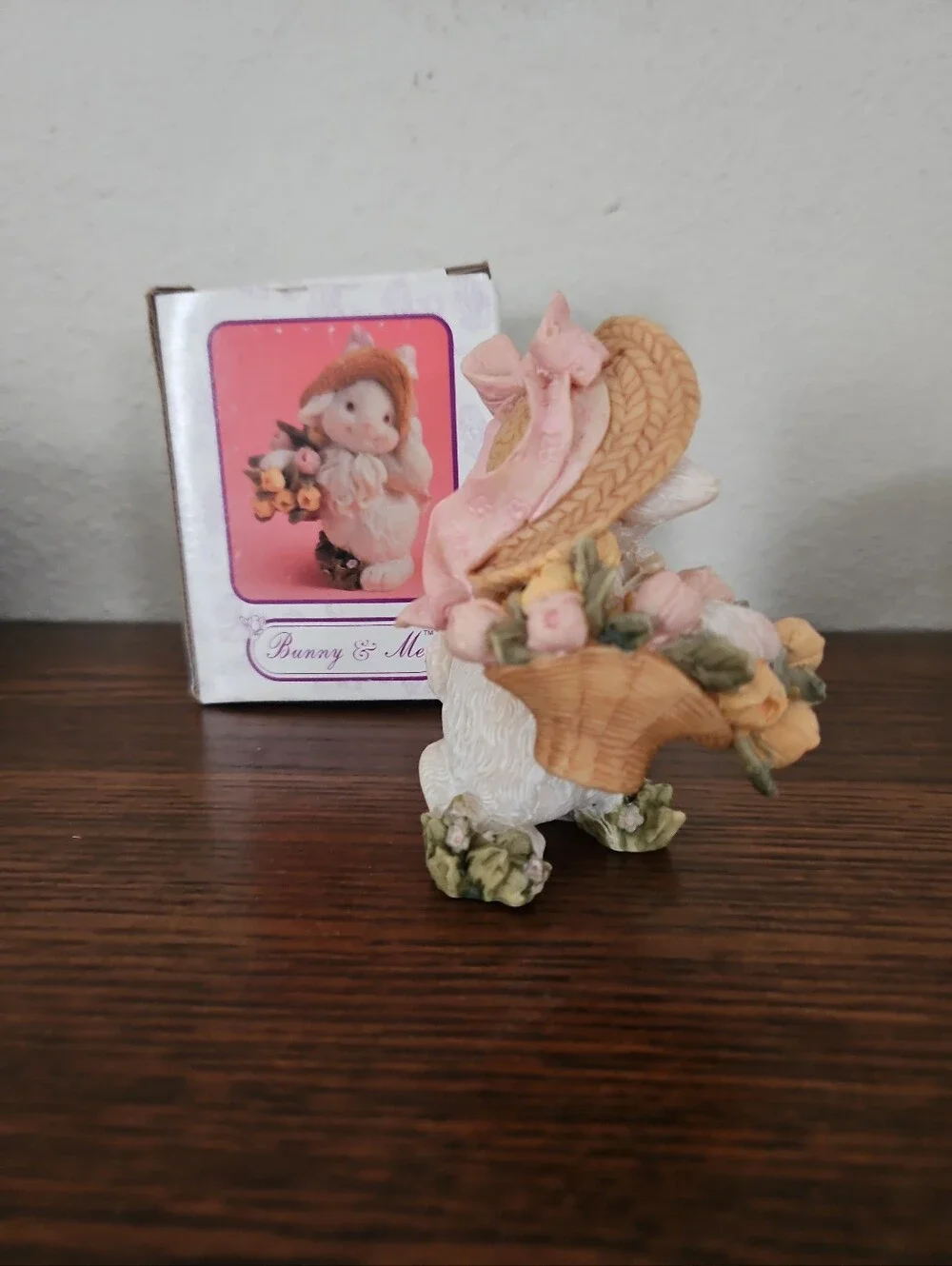 WBI charming white